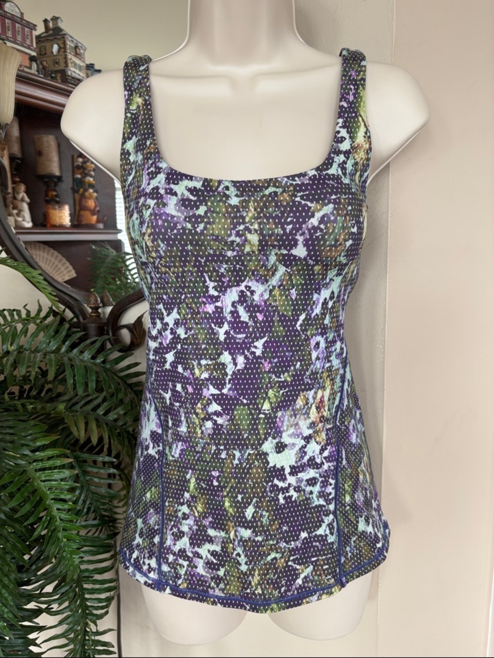 Lululemon Amala Tank Top Floral Sleeveless Scoop Neck Built-In Bra Purple Green